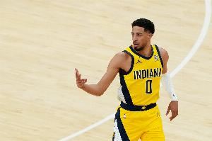 埃文-特纳更推：在罗马有服务员问我是不是哈利球迷 我说他太酷了