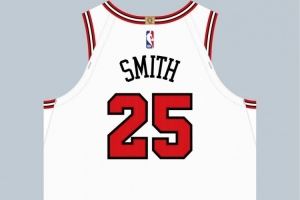 互换号码！球衣记者：杰伦-史密斯将改穿25号 达伦-特里将穿7号