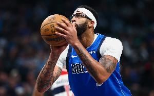 效率可以！浓眉半场4中4拿到10分5板 罚球4中2