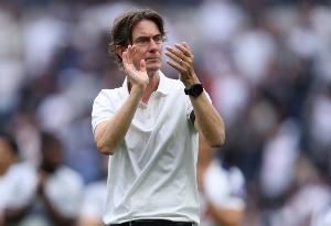 弗兰克：库杜斯能否出战曼联不确定 西蒙斯仍有很多提升空间